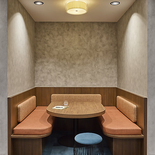 Interior photograph of Queen and Collins_ L16 by Jack Lovel