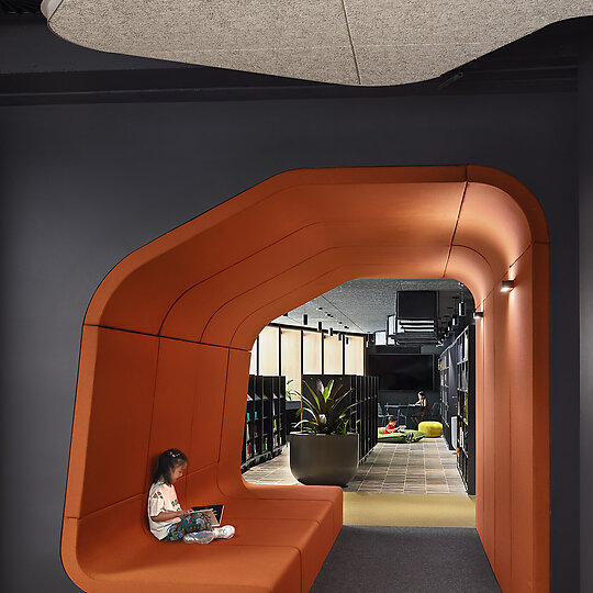 Interior photograph of International Grammar School Bibliotheque by Tom Roe