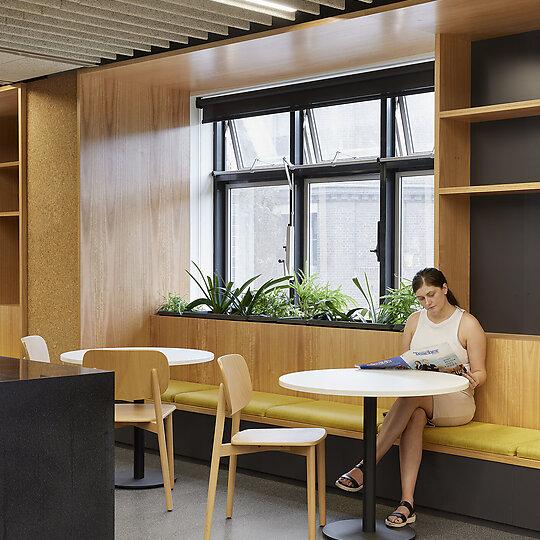 Interior photograph of International Grammar School Bibliotheque by Tom Roe