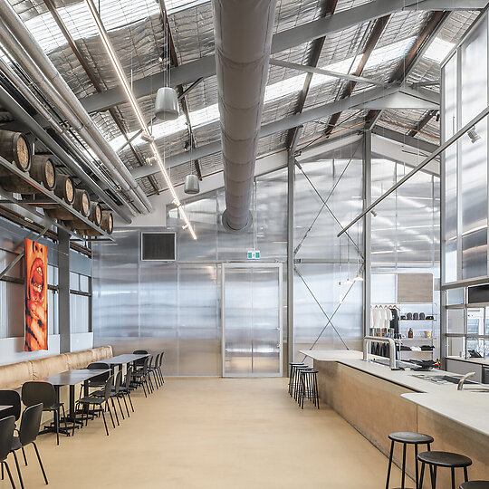Interior photograph of Modus Operandi Brewery by Jan Vranovský