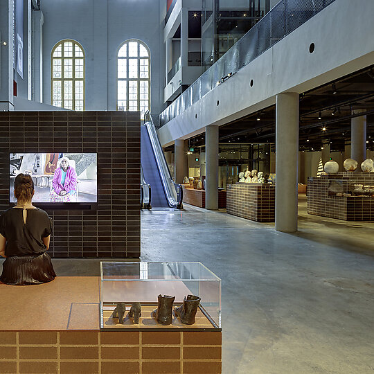 Interior photograph of Clay Dynasty by Brett Boardman