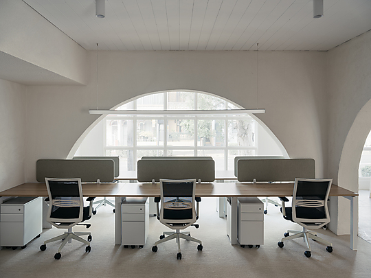 Interior photograph of Aje Office by Felix Forest