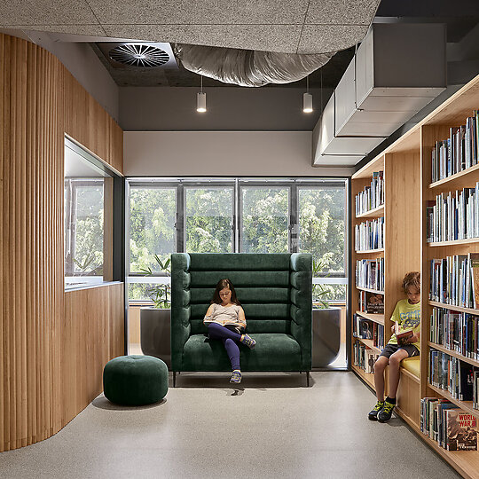 Interior photograph of International Grammar School Bibliotheque by Tom Roe